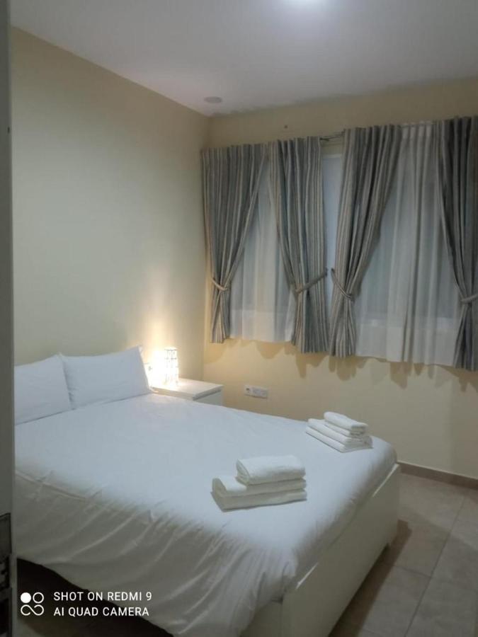 Invecar Holding Appartement Sevilla Buitenkant foto